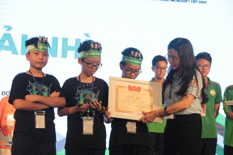Chung kết cuộc thi Em yêu khoa học - Tài năng công nghệ nhí - Ảnh 4. Chung kết cuộc thi Em yêu khoa học - Tài năng công nghệ nhí - Ảnh 4.