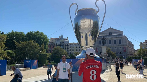 Madrid nhuộm màu nhộn nhịp trước chung kết Champions League 2019 - Ảnh 1. Madrid nhuộm màu nhộn nhịp trước chung kết Champions League 2019 - Ảnh 1.