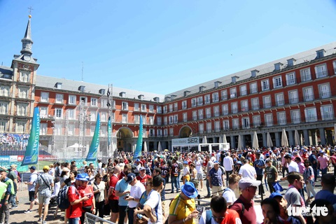 Madrid nhuộm màu nhộn nhịp trước chung kết Champions League 2019 - Ảnh 6. Madrid nhuộm màu nhộn nhịp trước chung kết Champions League 2019 - Ảnh 6.