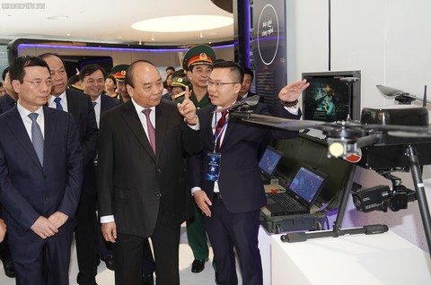 Thủ tướng muốn Viettel vươn lên sánh vai với Huawei, Google, Facebook - Ảnh 2. Thủ tướng muốn Viettel vươn lên sánh vai với Huawei, Google, Facebook - Ảnh 2.