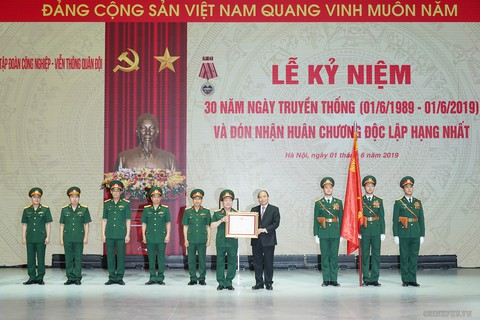 Thủ tướng muốn Viettel vươn lên sánh vai với Huawei, Google, Facebook - Ảnh 1. Thủ tướng muốn Viettel vươn lên sánh vai với Huawei, Google, Facebook - Ảnh 1.