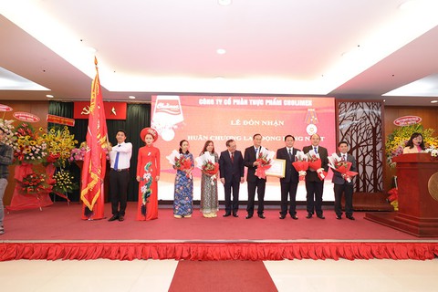 Sắc đỏ nồng nàn cho gian bếp Việt - Ảnh 2. Sắc đỏ nồng nàn cho gian bếp Việt - Ảnh 2.