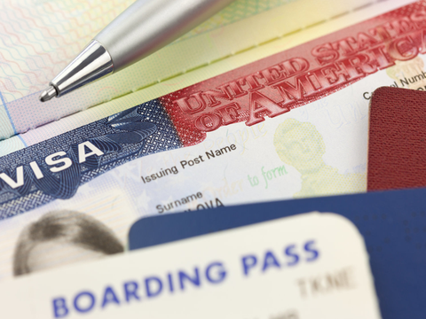 The Hill: Từ 1-6, xin visa vào Mỹ sẽ phải khai mạng xã hội đang xài - Ảnh 1. The Hill: Từ 1-6, xin visa vào Mỹ sẽ phải khai mạng xã hội đang xài - Ảnh 1.