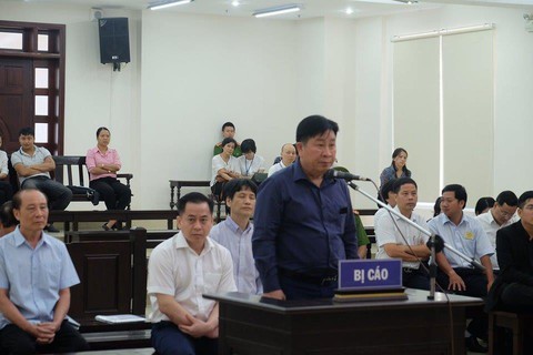 Cựu thứ trưởng Trần Việt Tân: Không kêu oan, cựu thứ trưởng Bùi Văn Thành: Xin án treo - Ảnh 3. Cựu thứ trưởng Trần Việt Tân: Không kêu oan, cựu thứ trưởng Bùi Văn Thành: Xin án treo - Ảnh 3.