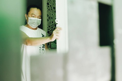 Dân Nam Sài Gòn ở nhà cũng phải đeo khẩu trang, đóng cửa vì mùi hôi từ bãi rác - Ảnh 5. Dân Nam Sài Gòn ở nhà cũng phải đeo khẩu trang, đóng cửa vì mùi hôi từ bãi rác - Ảnh 5.