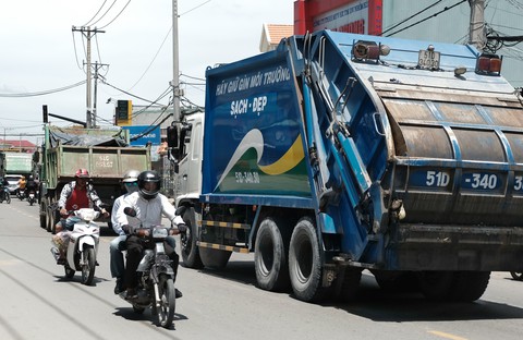 Dân Nam Sài Gòn ở nhà cũng phải đeo khẩu trang, đóng cửa vì mùi hôi từ bãi rác - Ảnh 7. Dân Nam Sài Gòn ở nhà cũng phải đeo khẩu trang, đóng cửa vì mùi hôi từ bãi rác - Ảnh 7.