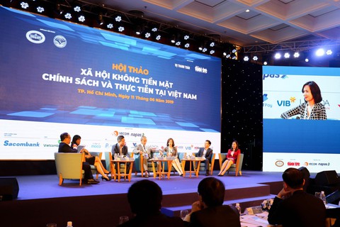 VIB tích cực đưa ra các giải pháp thanh toán không tiền mặt - Ảnh 1. VIB tích cực đưa ra các giải pháp thanh toán không tiền mặt - Ảnh 1.