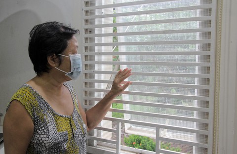 Dân Nam Sài Gòn ở nhà cũng phải đeo khẩu trang, đóng cửa vì mùi hôi từ bãi rác - Ảnh 10. Dân Nam Sài Gòn ở nhà cũng phải đeo khẩu trang, đóng cửa vì mùi hôi từ bãi rác - Ảnh 10.