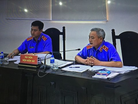 Cựu thứ trưởng Trần Việt Tân: Không kêu oan, cựu thứ trưởng Bùi Văn Thành: Xin án treo - Ảnh 2. Cựu thứ trưởng Trần Việt Tân: Không kêu oan, cựu thứ trưởng Bùi Văn Thành: Xin án treo - Ảnh 2.