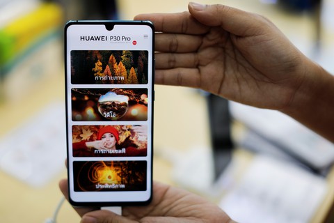 Huawei dùng hệ điều hành của Nga thay Android của Google - Ảnh 1. Huawei dùng hệ điều hành của Nga thay Android của Google - Ảnh 1.