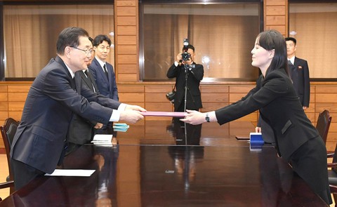 Em gái ông Kim đến chia buồn, gửi hoa viếng cựu đệ nhất phu nhân Hàn Quốc - Ảnh 1. Em gái ông Kim đến chia buồn, gửi hoa viếng cựu đệ nhất phu nhân Hàn Quốc - Ảnh 1.