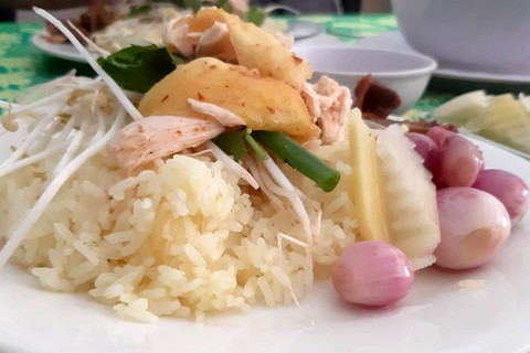 Chưa ăn cơm gà bà Luận, coi như chưa tới Quảng Nam - Ảnh 3. Chưa ăn cơm gà bà Luận, coi như chưa tới Quảng Nam - Ảnh 3.