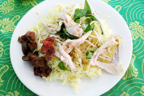 Chưa ăn cơm gà bà Luận, coi như chưa tới Quảng Nam - Ảnh 1. Chưa ăn cơm gà bà Luận, coi như chưa tới Quảng Nam - Ảnh 1.