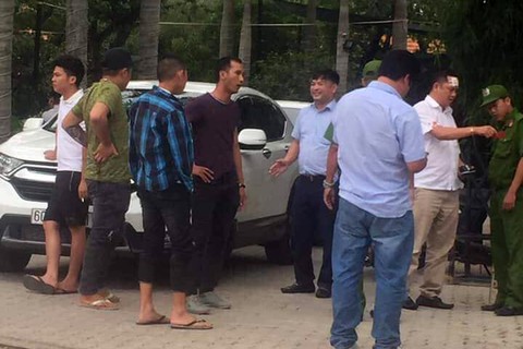 Làm rõ vụ xô xát bao vây xe ở Đồng Nai có liên quan công an hay không - Ảnh 1. Làm rõ vụ xô xát bao vây xe ở Đồng Nai có liên quan công an hay không - Ảnh 1.