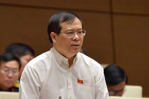 Đại biểu Quốc hội đề xuất thu phí chia tay khi công dân xuất cảnh - Ảnh 1. Đại biểu Quốc hội đề xuất thu phí chia tay khi công dân xuất cảnh - Ảnh 1.