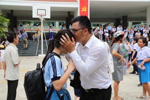 Đề thi vào Trường Trần Đại Nghĩa yêu cầu tính tiền điện, thí sinh than khó - Ảnh 5. Đề thi vào Trường Trần Đại Nghĩa yêu cầu tính tiền điện, thí sinh than khó - Ảnh 5.