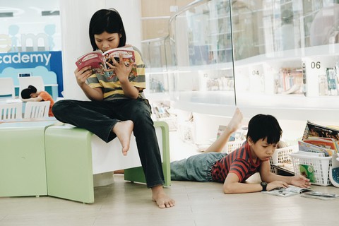 Đọc sách, trẻ thêm tự tin và sâu sắc - Ảnh 1. Đọc sách, trẻ thêm tự tin và sâu sắc - Ảnh 1.