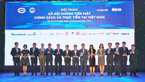 Không đủ tiền vẫn thoải mái đi máy bay - Ảnh 2. Không đủ tiền vẫn thoải mái đi máy bay - Ảnh 2.