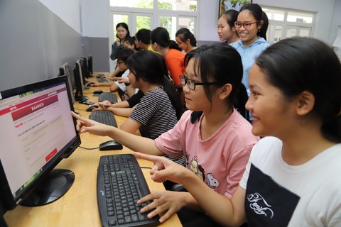 Phổ điểm tuyển sinh lớp 10 ở TP.HCM giảm so với năm trước - Ảnh 1. Phổ điểm tuyển sinh lớp 10 ở TP.HCM giảm so với năm trước - Ảnh 1.