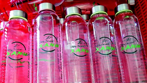 Cuộc chiến chống rác thải nhựa: Khi bàn họp không còn chai nhựa... - Ảnh 1. Cuộc chiến chống rác thải nhựa: Khi bàn họp không còn chai nhựa... - Ảnh 1.