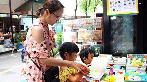 Sách cho trẻ đọc trong mùa này có hương vị gì lạ lẫm không? - Ảnh 2. Sách cho trẻ đọc trong mùa này có hương vị gì lạ lẫm không? - Ảnh 2.