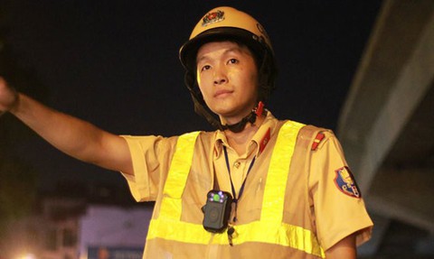 Trang bị camera gắn ngực cho cảnh sát giao thông - Ảnh 1. Trang bị camera gắn ngực cho cảnh sát giao thông - Ảnh 1.
