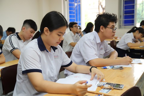 Trường trung học thực hành công bố điểm thi lớp 10 - Ảnh 1. Trường trung học thực hành công bố điểm thi lớp 10 - Ảnh 1.
