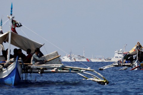Ngư dân Philippines kể về sự tàn nhẫn của tàu Trung Quốc - Ảnh 1. Ngư dân Philippines kể về sự tàn nhẫn của tàu Trung Quốc - Ảnh 1.