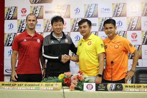 HLV Chung Hae Soung: “Vô địch lượt đi V-League 2019 không quá quan trọng với đội TP.HCM” - Ảnh 1. HLV Chung Hae Soung: “Vô địch lượt đi V-League 2019 không quá quan trọng với đội TP.HCM” - Ảnh 1.