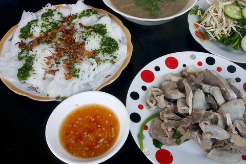 Những món ăn vạn người mê, nước chấm phải thần thánh - Ảnh 1. Những món ăn vạn người mê, nước chấm phải thần thánh - Ảnh 1.