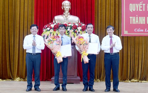 Đà Nẵng thay nhiều nhân sự chủ chốt cấp quận, huyện - Ảnh 1. Đà Nẵng thay nhiều nhân sự chủ chốt cấp quận, huyện - Ảnh 1.