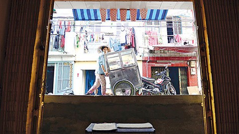 Tiền hỗ trợ nhà dân thấp hơn mặt đường đưa vào chi phí dự án - Ảnh 1. Tiền hỗ trợ nhà dân thấp hơn mặt đường đưa vào chi phí dự án - Ảnh 1.
