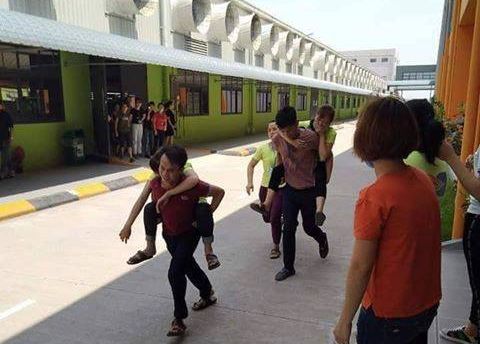 Hàng chục công nhân Công ty may YIDA Việt Nam nhập viện sau bữa ăn trưa - Ảnh 2. Hàng chục công nhân Công ty may YIDA Việt Nam nhập viện sau bữa ăn trưa - Ảnh 2.