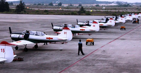 Một buổi huấn luyện bay IaK-52 ở Trung đoàn 920 - Ảnh 6. Một buổi huấn luyện bay IaK-52 ở Trung đoàn 920 - Ảnh 6.