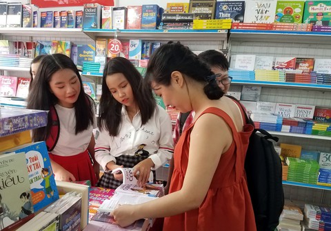 Phụ huynh còn thờ ơ với sách - Ảnh 1. Phụ huynh còn thờ ơ với sách - Ảnh 1.