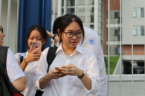 Điểm thi lớp 10 Hà Nội: 44,22% bài thi ngoại ngữ có điểm dưới trung bình - Ảnh 1. Điểm thi lớp 10 Hà Nội: 44,22% bài thi ngoại ngữ có điểm dưới trung bình - Ảnh 1.