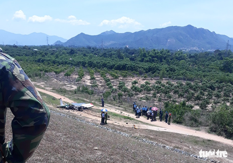 Máy bay quân sự rơi ở Khánh Hòa, 2 phi công hi sinh - Ảnh 5. Máy bay quân sự rơi ở Khánh Hòa, 2 phi công hi sinh - Ảnh 5.