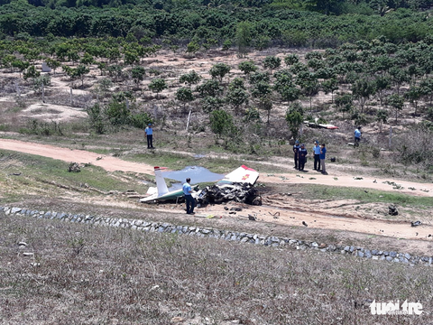 Máy bay quân sự rơi ở Khánh Hòa, 2 phi công hi sinh - Ảnh 4. Máy bay quân sự rơi ở Khánh Hòa, 2 phi công hi sinh - Ảnh 4.