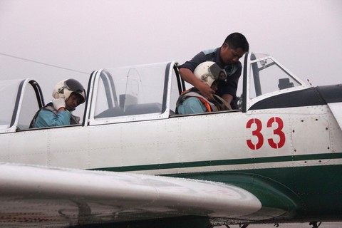 Một buổi huấn luyện bay IaK-52 ở Trung đoàn 920 - Ảnh 9. Một buổi huấn luyện bay IaK-52 ở Trung đoàn 920 - Ảnh 9.