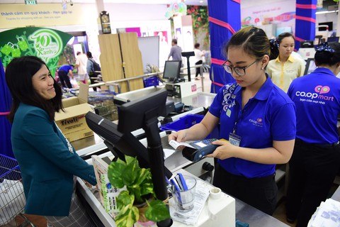 Sốc với những khuyến mãi khủng Ngày không tiền mặt - Ảnh 4. Sốc với những khuyến mãi khủng Ngày không tiền mặt - Ảnh 4.