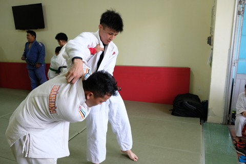 Lính thủy Nhật vật Judo với vận động viên Việt - Ảnh 3. Lính thủy Nhật vật Judo với vận động viên Việt - Ảnh 3.