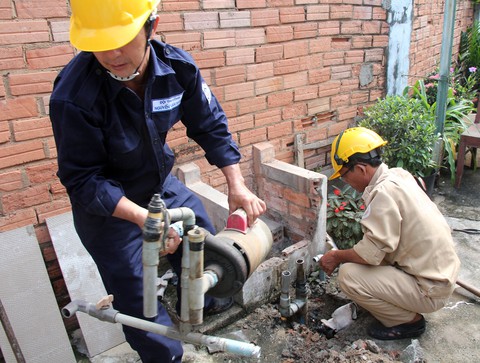 TP.HCM bắt đầu kế hoạch trám lấp giếng ngầm - Ảnh 3. TP.HCM bắt đầu kế hoạch trám lấp giếng ngầm - Ảnh 3.