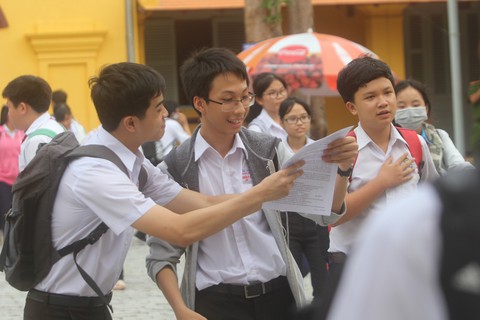 Cần Thơ công bố điểm thi lớp 10: Không có học sinh đạt điểm 10 ngữ văn - Ảnh 1. Cần Thơ công bố điểm thi lớp 10: Không có học sinh đạt điểm 10 ngữ văn - Ảnh 1.