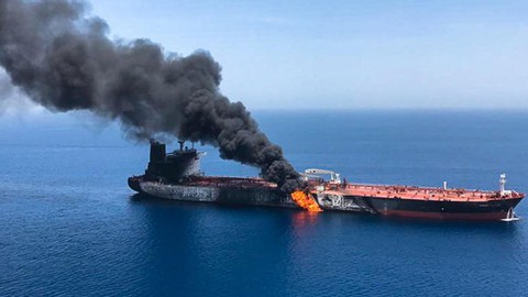Ông Trump buộc tội thẳng Iran và nói ‘không bỏ qua’ vụ tàu chở dầu - Ảnh 1. Ông Trump buộc tội thẳng Iran và nói ‘không bỏ qua’ vụ tàu chở dầu - Ảnh 1.