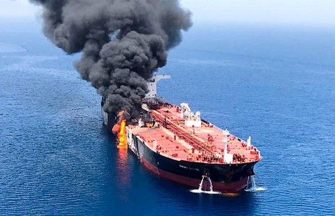 Anh cáo buộc Iran tấn công tàu chở dầu, Iran triệu đại sứ Anh - Ảnh 1. Anh cáo buộc Iran tấn công tàu chở dầu, Iran triệu đại sứ Anh - Ảnh 1.