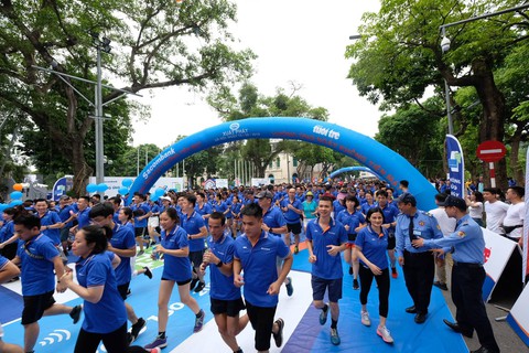 Hàng ngàn VĐV dự Giải việt dã hưởng ứng Ngày không tiền mặt - Ảnh 17. Hàng ngàn VĐV dự Giải việt dã hưởng ứng Ngày không tiền mặt - Ảnh 17.