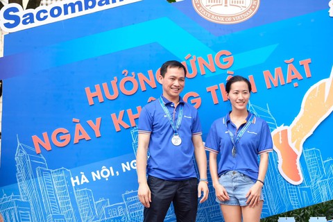 Hàng ngàn VĐV dự Giải việt dã hưởng ứng Ngày không tiền mặt - Ảnh 8. Hàng ngàn VĐV dự Giải việt dã hưởng ứng Ngày không tiền mặt - Ảnh 8.