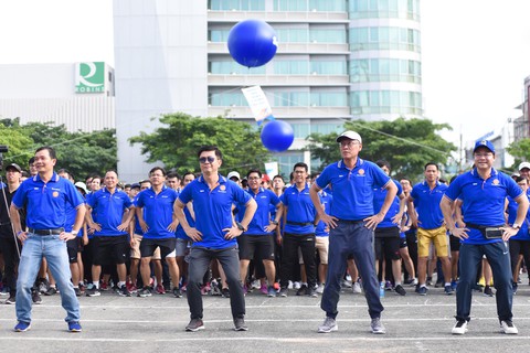 Hàng ngàn VĐV dự Giải việt dã hưởng ứng Ngày không tiền mặt - Ảnh 19. Hàng ngàn VĐV dự Giải việt dã hưởng ứng Ngày không tiền mặt - Ảnh 19.