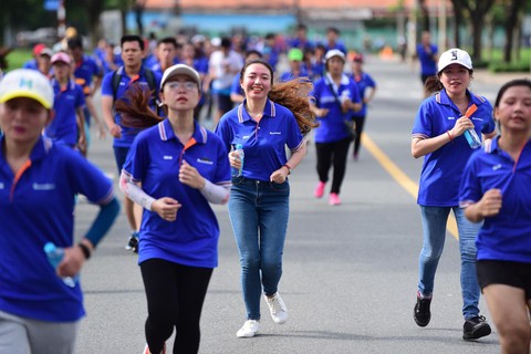 Hàng ngàn VĐV dự Giải việt dã hưởng ứng Ngày không tiền mặt - Ảnh 13. Hàng ngàn VĐV dự Giải việt dã hưởng ứng Ngày không tiền mặt - Ảnh 13.