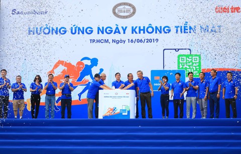 Hàng ngàn VĐV dự Giải việt dã hưởng ứng Ngày không tiền mặt - Ảnh 21. Hàng ngàn VĐV dự Giải việt dã hưởng ứng Ngày không tiền mặt - Ảnh 21.